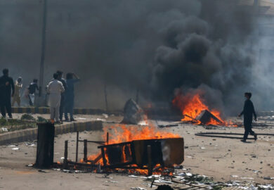 پاکستانی فوج کا دوہرہ رویہ