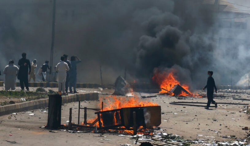 پاکستانی فوج کا دوہرہ رویہ