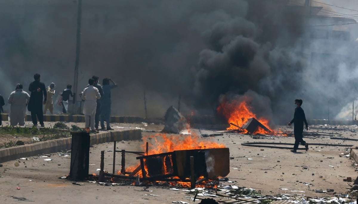 پاکستانی فوج کا دوہرہ رویہ