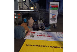 فری بلوچستان موومنٹ نے ہالینڈ کے شہر دی ہیگ میں چینی سفارتخانے کے باہر احتجاجی مظاہرہ کیا ہے۔