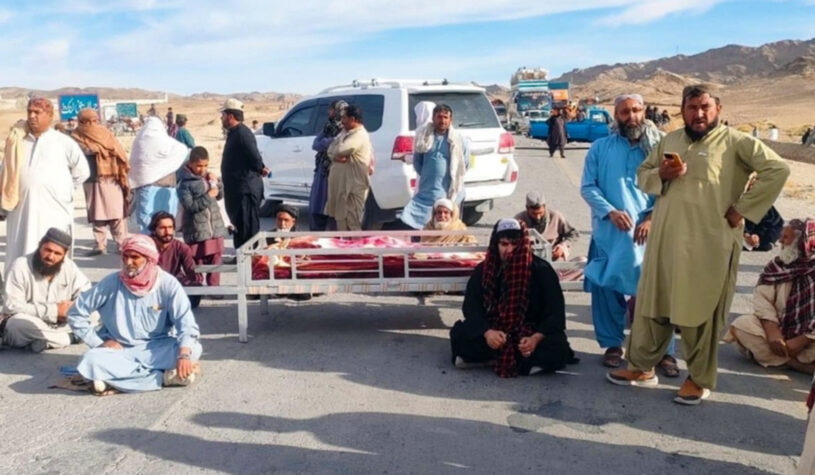 بلوچ خاتون پولیس کے ہاتھوں قتل، ورثا کا احتجاج