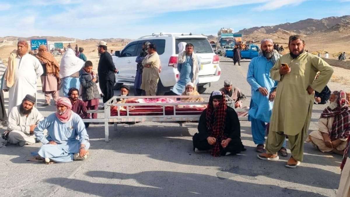 بلوچ خاتون پولیس کے ہاتھوں قتل، ورثا کا احتجاج