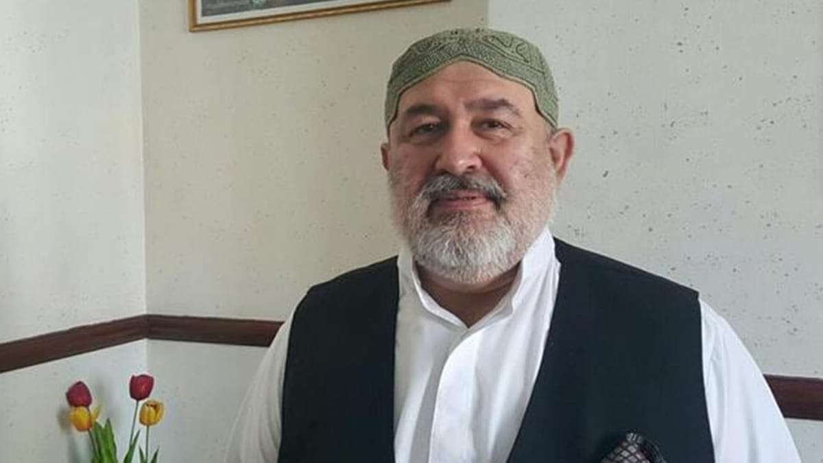 بلوچ مظاہرین پے بے رحمانہ ، ظالمانہ تشدد کی شدید مذمت اور بلوچ عوام کو خراج تحسین پیش کرتا ہوں۔ خان آف قلات
