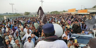 گوادر ریلی:منگل کے روز اسلام آباد لانگ مارچ شرکاء پر تشدد کے خلاف ہزاروں افراد سڑکوں پر نکل آئے