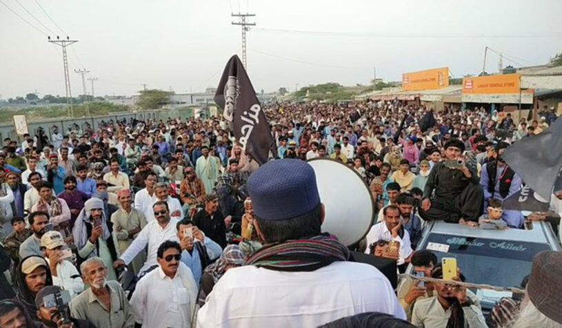 گوادر ریلی:منگل کے روز اسلام آباد لانگ مارچ شرکاء پر تشدد کے خلاف ہزاروں افراد سڑکوں پر نکل آئے