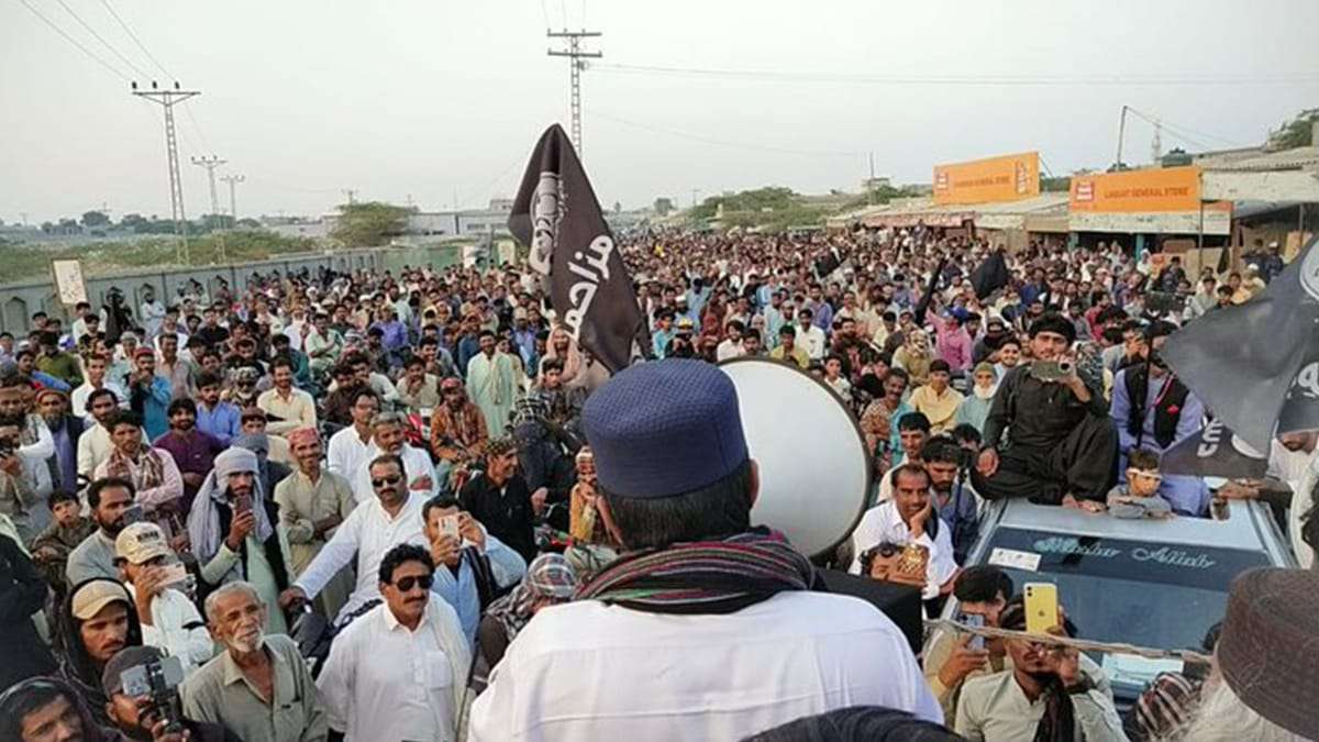 گوادر ریلی:منگل کے روز اسلام آباد لانگ مارچ شرکاء پر تشدد کے خلاف ہزاروں افراد سڑکوں پر نکل آئے