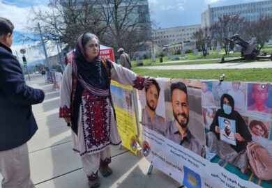 بلوچ شھیدوں، جبری لاپتہ افراد کی تصاویر اور آزاد بلوچستان کے پرچموں سے جینیواء میں سجا کیمپ، بانک ناہلہ قادری نے افتتاح کردی