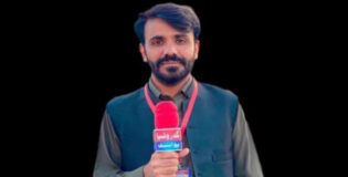 لاپتہ افراد کے لواحقین کی ریلی کی کوریج کے دوران پاکستانی فورسز کا صحافی نیاز بلوچ پر تشدد