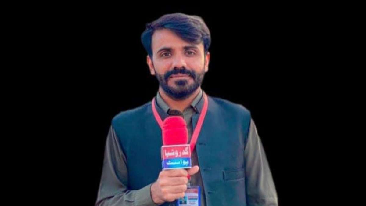 لاپتہ افراد کے لواحقین کی ریلی کی کوریج کے دوران پاکستانی فورسز کا صحافی نیاز بلوچ پر تشدد