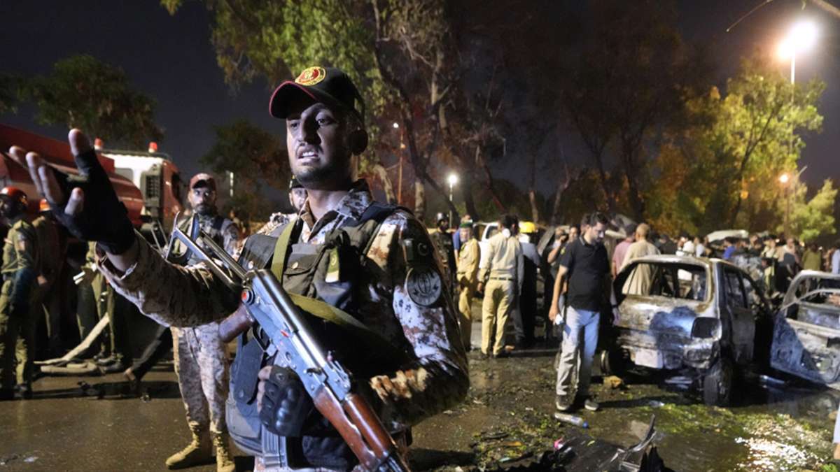 Suicide bombing targets Chinese delegation near Karachi Airport