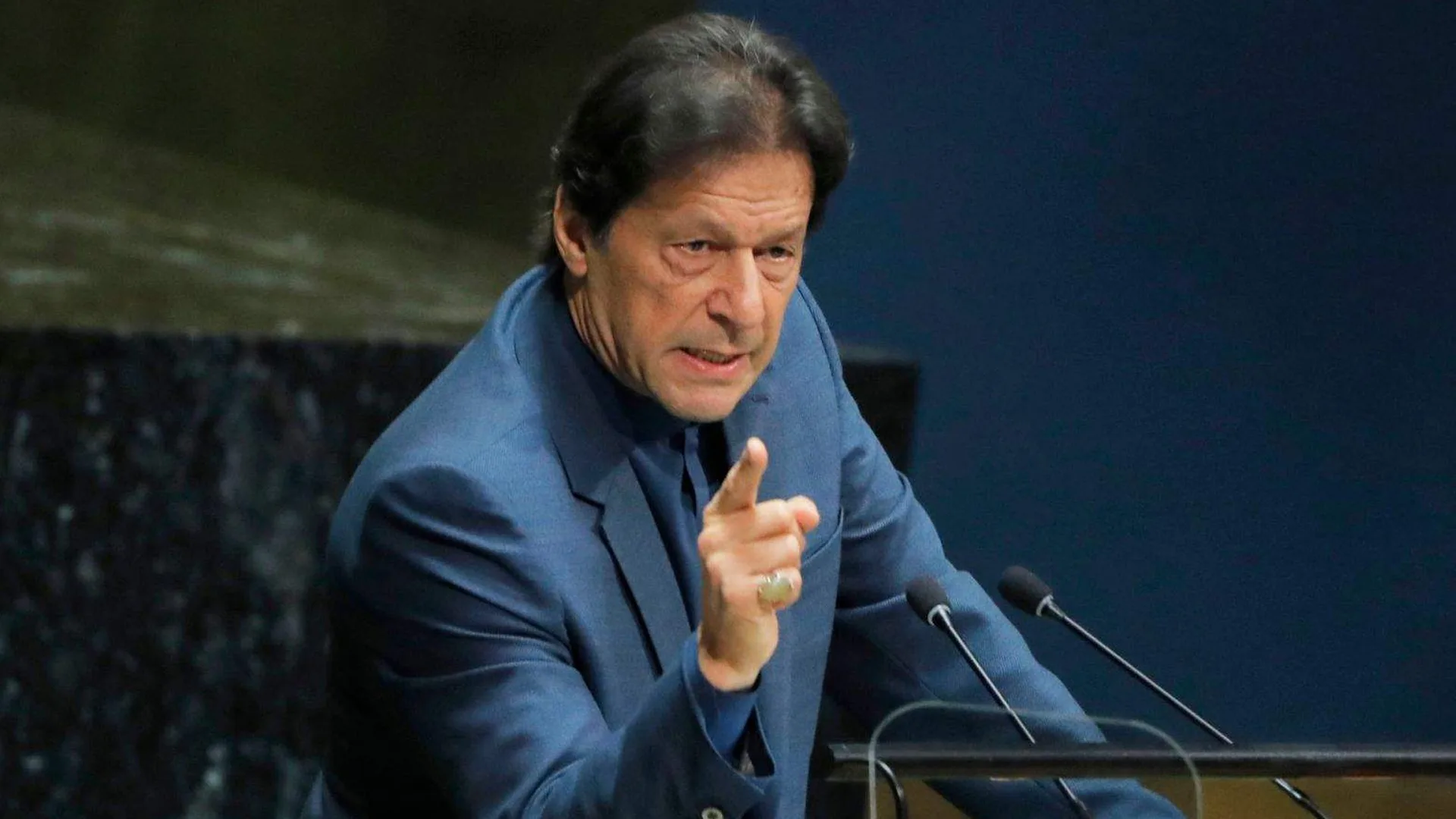 فوج اور عوام میں خلیج دن بدن بڑھتی جا رہی ہے،عمران خان کی آرمی چیف کو تنبیہ
