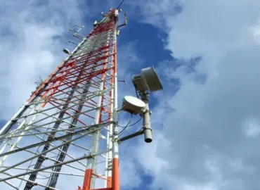 بلوچستان: نوشکی میں نامعلوم افراد نے موباہل ٹاورا کو نذر آتش کردیا۔