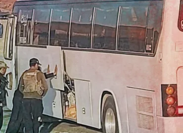 کسٹمز اہلکاروں کی گھنٹوں چیکنگ کے دوران خاتون کے بچے کا سڑک پر جنم، سردی کے باعث بچہ جانبحق، عوام میں شدید غصہ