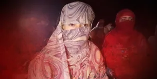 Family protests with body of youth supposedly killed by government-backed group