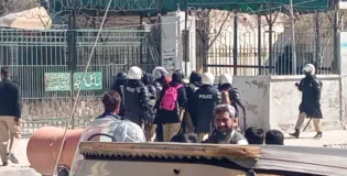 بلوچ یکجہتی کمیٹی کا احتجاج سے قبل ہی پولیس کا طاقت کا استعمال، پرامن مظاہرین پر تشدد اور گرفتاریاں