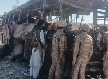 نوشکی: زخمی اہلکاروں کو ہیلی کاپٹروں کے ذریعے کوئٹہ منتقل کیا جا رہا ہے۔ حکام