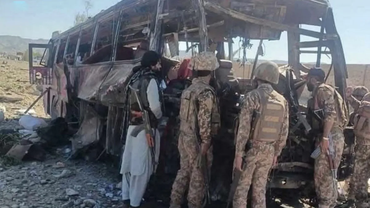 نوشکی: زخمی اہلکاروں کو ہیلی کاپٹروں کے ذریعے کوئٹہ منتقل کیا جا رہا ہے۔ حکام
