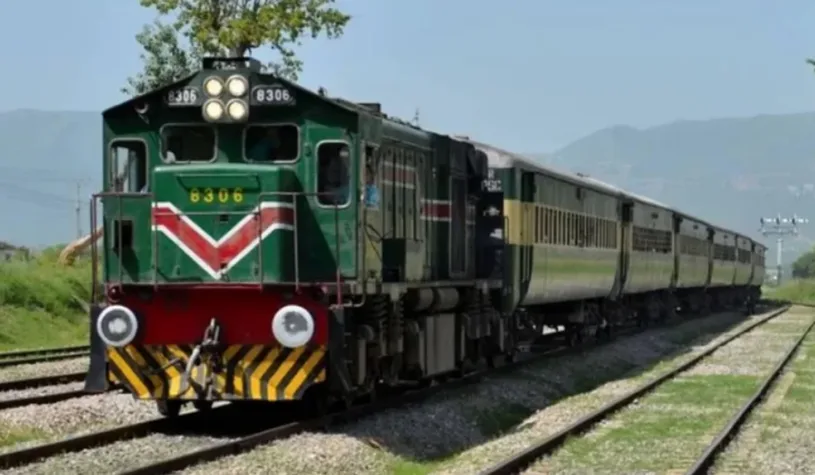 جعفر ایکسپریس ایک بار پھر جیکب آباد اسٹیشن پر روک دی گئی، مسافر مشکلات کا شکار