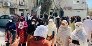 Quetta: Police Clash with Families Seeking Access to Identify Bodies at Hospital