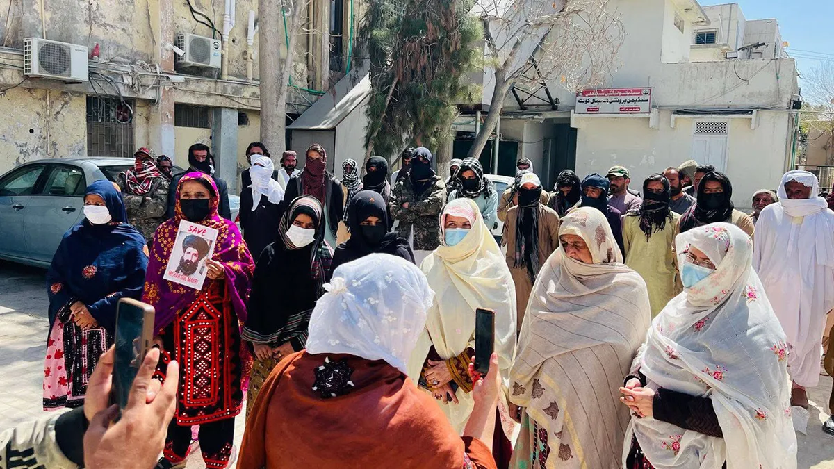 Quetta: Police Clash with Families Seeking Access to Identify Bodies at Hospital