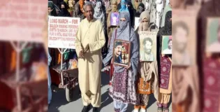 جبری لاپتہ افراد کی بازیابی کیلیے دنیا کی طویل ترین لانگ مارچ اور احتجاجی کیمپ لگانے والے ماما قدیر بلوچ اور حوران بلوچ کو مفرور مجرم قرار دے دیا گیا