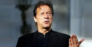 عاصم منیر میں طاقت کی بہت بھوک ہے اسی لیے اس نے بدترین آمریت قائم کر رکھی ہے۔ عمران خان