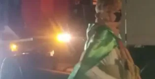 لاشار: ایرانی مقبوضہ بلوچستان میں ناکہ بندی کرکے گاڑیوں کی چیکنگ کے  دوران سرمچاروں نے دشمن IRGC سے منسلک بھاری مشینری کو نذر آتش کر دیا۔
