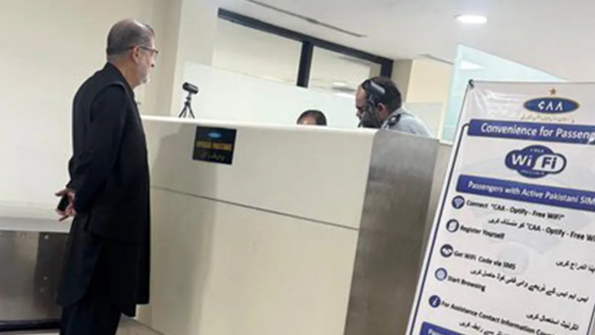 Sardar Akhtar Mengal was removed from Dubai-bound flight at Quetta Airport