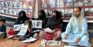 ہمارا واحد مطالبہ اپنے بھائی صغیر احمد اور کزن اقرار بلوچ کی بحفاظت بازیابی ہے۔ لاپتہ صغیر احمد کی ہمشیرہ