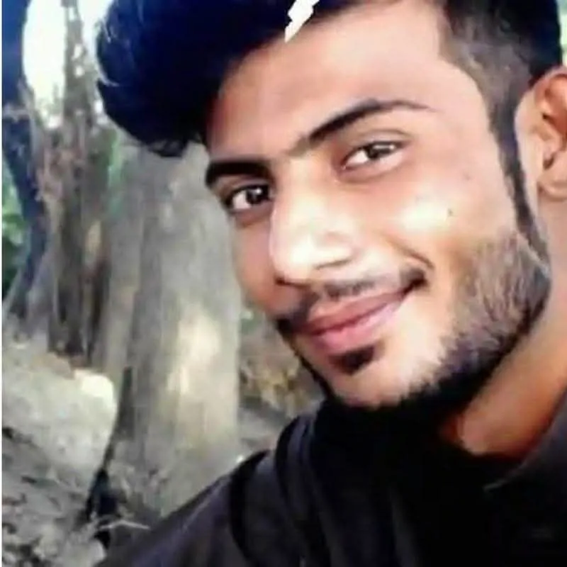 کراچی کے علاقے صادق گوٹھ میں سی ٹی ڈی اور خفیہ اداروں کے کارندوں نے ایک نوجوان کو زبردستی حراست میں لینے کے بعد جبری طور پر لاپتہ کردیا۔