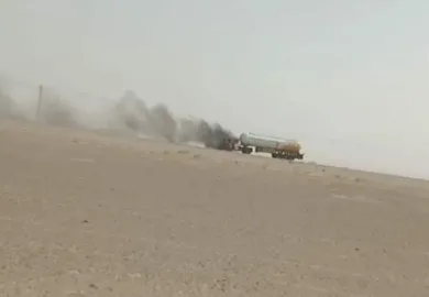 دالبندین کے قریب نامعلوم افراد نے بوزر گاڑی کو نذر آتش کردیا