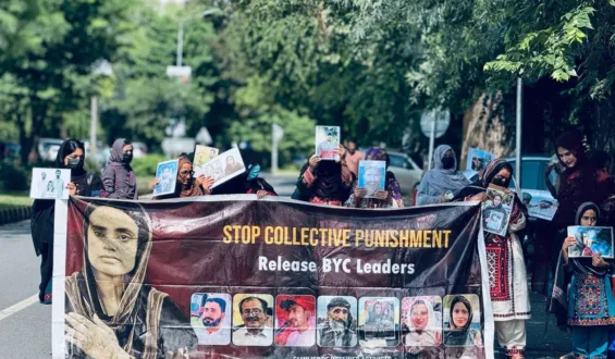 اسلام آباد میں جبری طور پر لاپتہ اور حراست میں لیے گئے بی وائی سی رہنماؤں کے اہل خانہ کے مسلسل دھرنے کو آج 40 دن مکمل ہو گئے۔