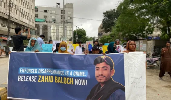 زاہد علی کی جبری گمشدگی کے خلاف لواحقین کا کراچی پریس کلب کے سامنے احتجاجی مظاہرہ