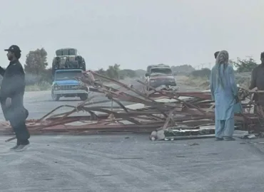 دشت: مسلح افراد کا سی پیک پر ناکہ بندی، موبائل ٹاور تباہ۔