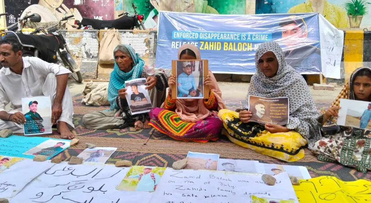 کراچی میں جبری گمشدگیوں کے خلاف احتجاجی کیمپ 21 ویں روز میں داخل