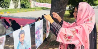 اسلام آباد: لاپتہ بی وائی سی رہنماؤں کے اہلخانہ کا دھرنا 41ویں روز میں داخل