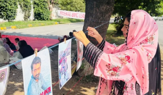 اسلام آباد: لاپتہ بی وائی سی رہنماؤں کے اہلخانہ کا دھرنا 41ویں روز میں داخل