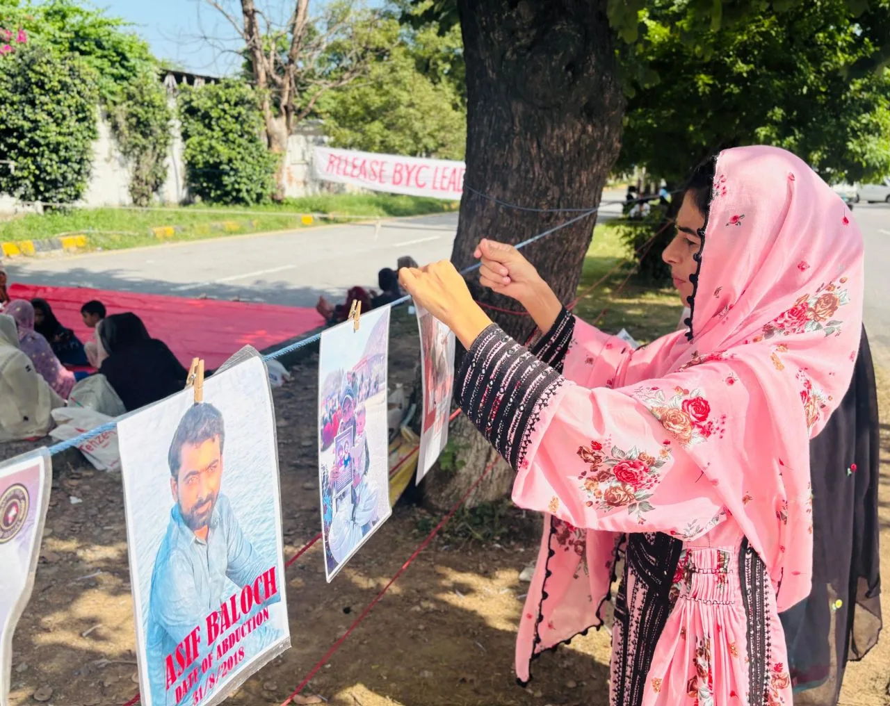 اسلام آباد: لاپتہ بی وائی سی رہنماؤں کے اہلخانہ کا دھرنا 41ویں روز میں داخل