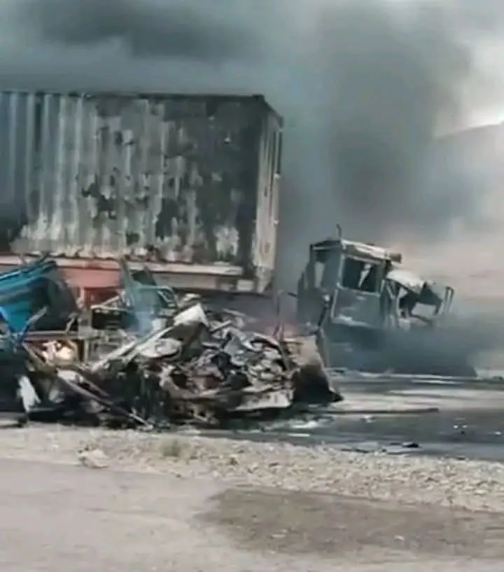 خضدار: کوئٹہ کراچی شاہراہ پر ٹریفک حادثہ، 3 افراد جاں بحق، ایک زخمی