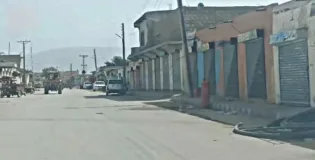 مسافر ویگن بمعہ مسافر پاکستانی فورسز کے ہاتھوں یرغمال.