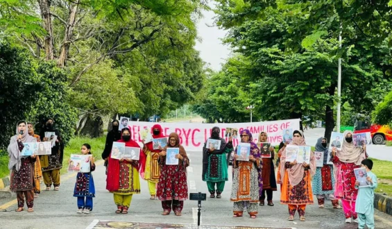 اسلام آباد میں بلوچ خاندانوں کا دھرنا 45 ویں روز میں داخل، پرامن واک پر پولیس کی ہراسانی