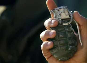 ہزار گنجی میں نجی عمارت پر دستی بم حملہ، تین افراد زخمی