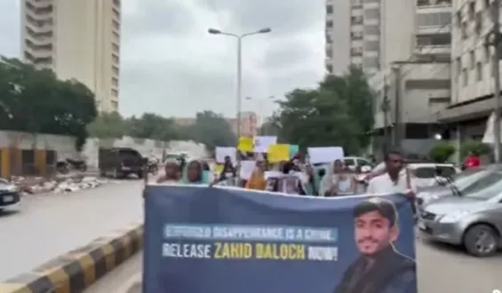 کراچی پریس کلب کے سامنے جبری لاپتہ افراد کے لواحقین کا احتجاج 28 ویں روز بھی جاری،