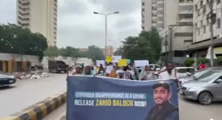 کراچی پریس کلب کے سامنے جبری لاپتہ افراد کے لواحقین کا احتجاج 28 ویں روز بھی جاری،