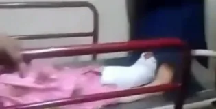 بی ایم سی کوئٹہ میں ڈاکٹروں کی مبینہ غفلت، پولیو سے متاثرہ بچی کی صحت مند ٹانگ کا آپریشن