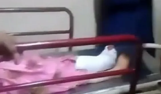 بی ایم سی کوئٹہ میں ڈاکٹروں کی مبینہ غفلت، پولیو سے متاثرہ بچی کی صحت مند ٹانگ کا آپریشن