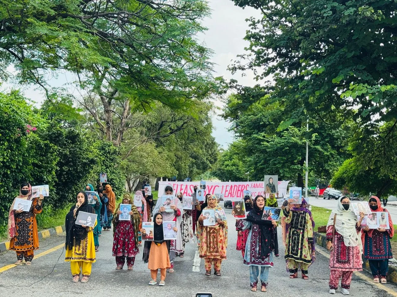 اسلام آباد میں 49ویں روز بھی لاپتہ افراد کے لواحقین اور بی وائی سی رہنماؤں کے اہلخانہ کا دھرنا جاری