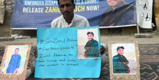 کراچی پریس کلب کے باہر زاہد علی کی بازیابی کے لیے احتجاجی کیمپ کو 30 دن مکمل