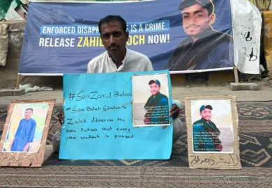 کراچی پریس کلب کے باہر زاہد علی کی بازیابی کے لیے احتجاجی کیمپ کو 30 دن مکمل