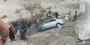 تربت دو مختلف ٹریفک حادثات، ایک شخص جاں بحق، دس زخمی